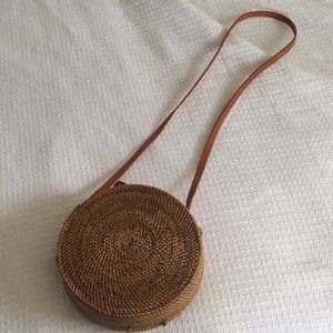 Round canteen purse